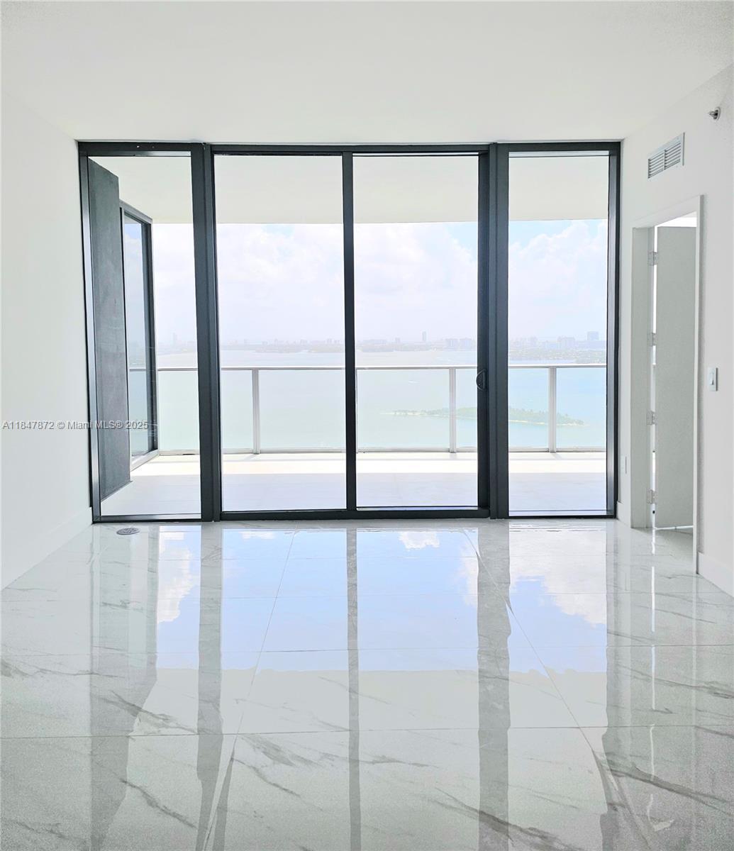 Property Photo: 700 NE 24th St 3502 FL 33137