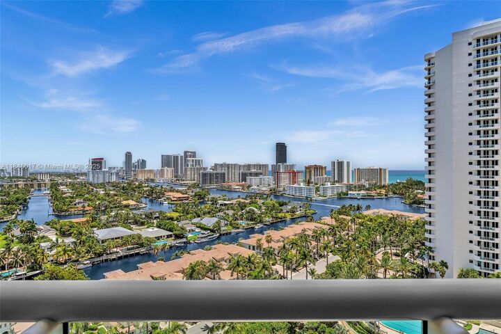 Property Photo:  21205 Yacht Club Dr 1809  FL 33180 