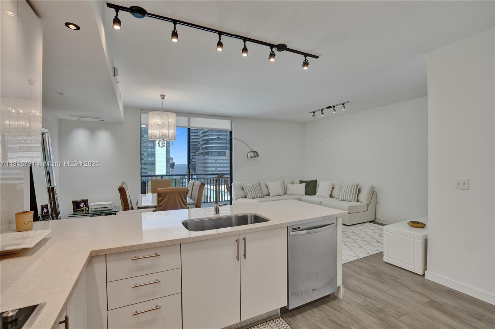 Property Photo:  999 SW 1st Ave 1402  FL 33130 