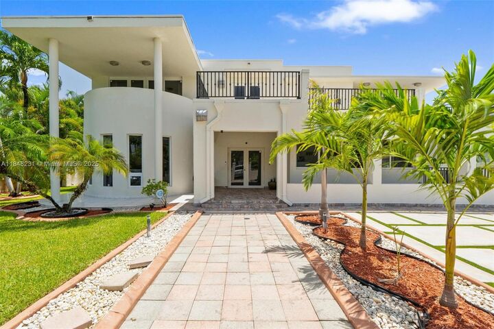 Property Photo: 5045 SW 67th Ave FL 33155