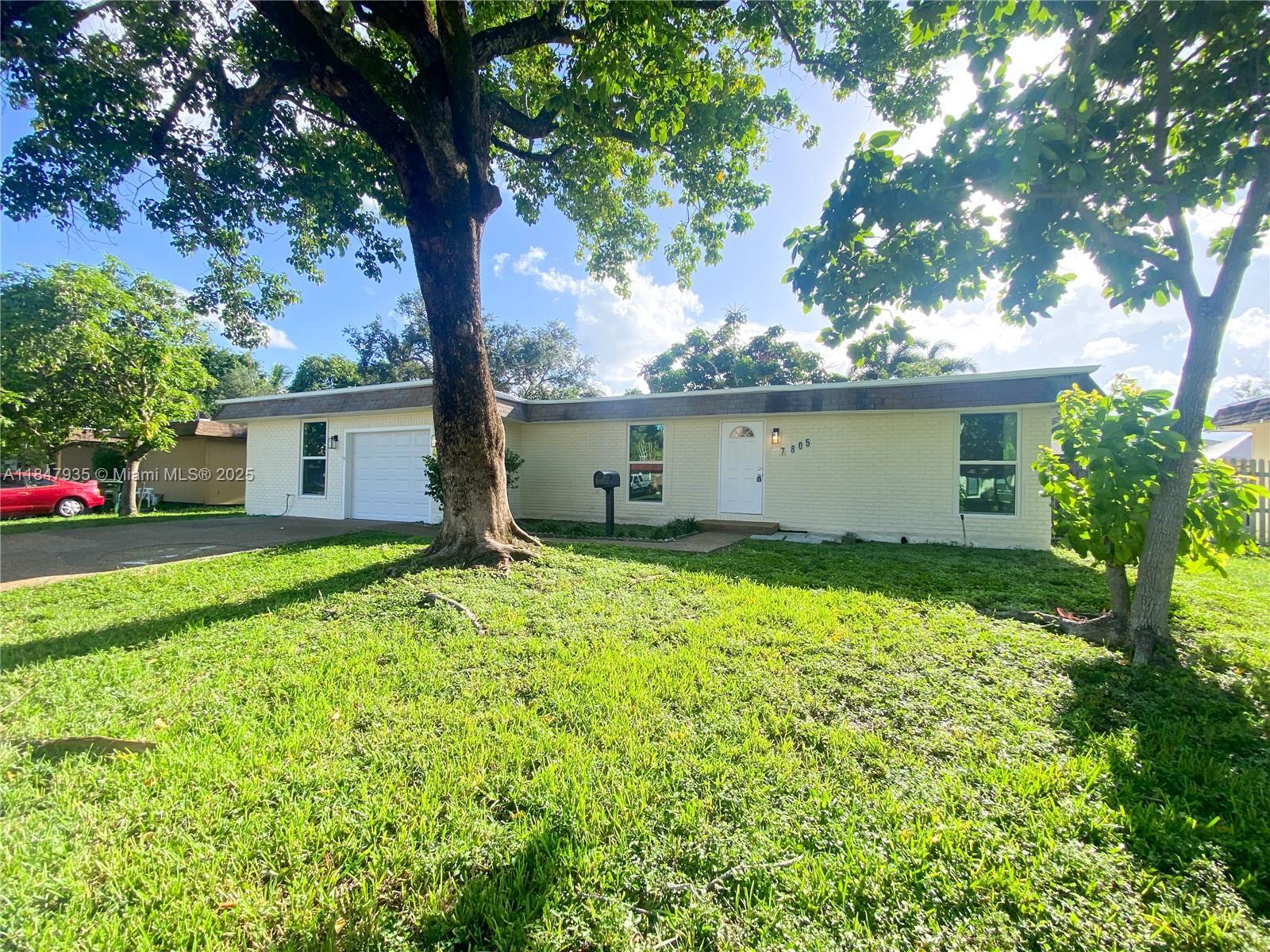 Property Photo:  7805 NW 67th Ave 7805  FL 33321 