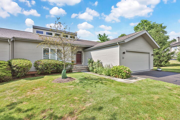 Property Photo:  16 Thistle Hollow 16  CT 06001 
