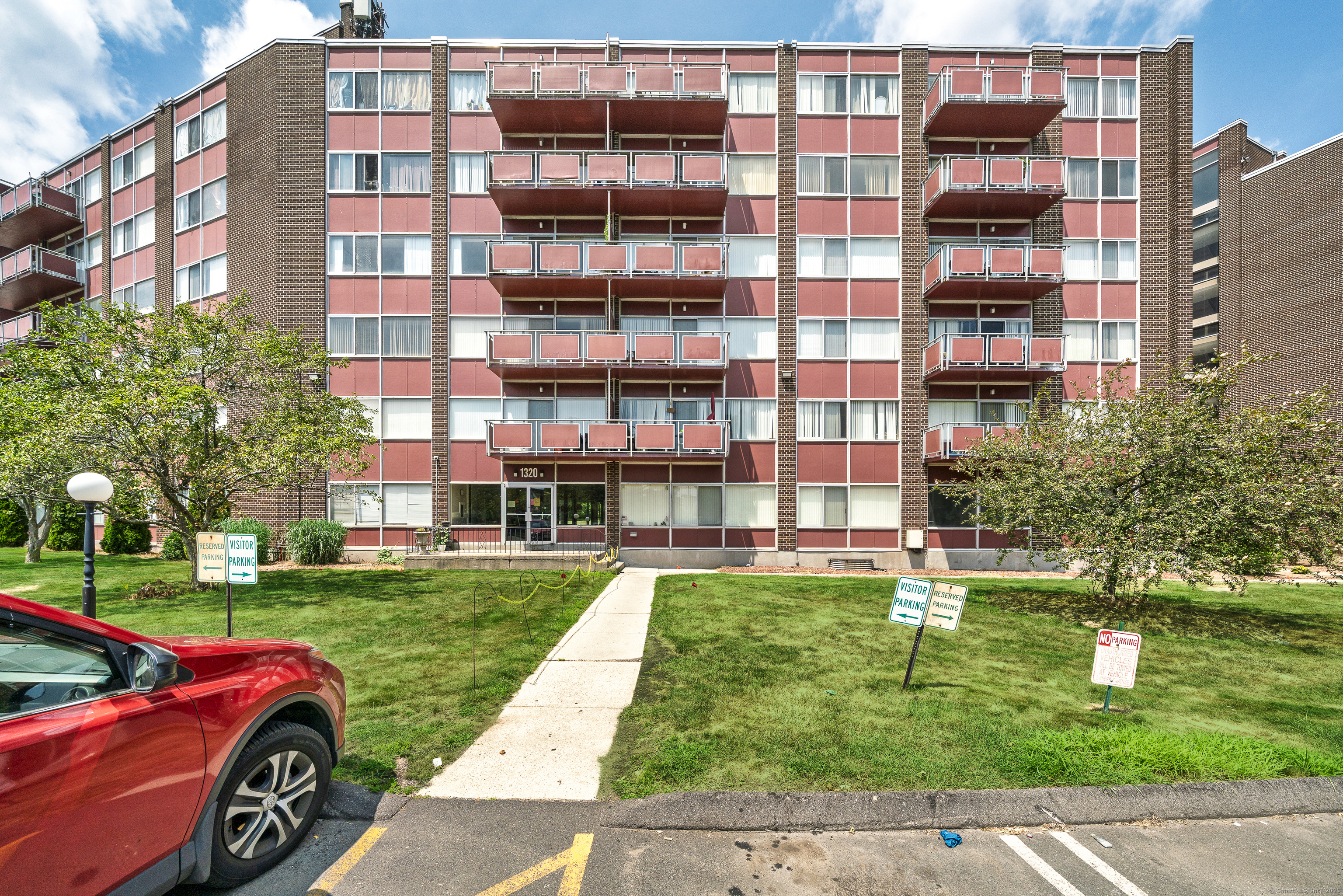 Property Photo:  1320 Berlin Turnpike 617  CT 06109 
