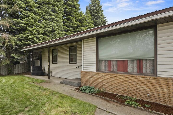 Property Photo:  3022 E Lincoln Rd  WA 99217 
