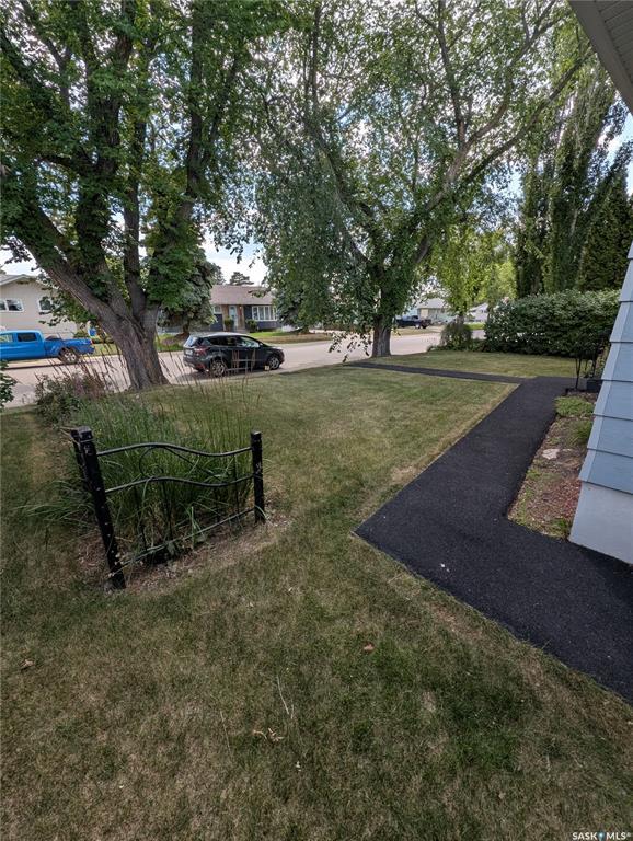 Property Photo:  330 25th Street E  SK S6V 1T1 