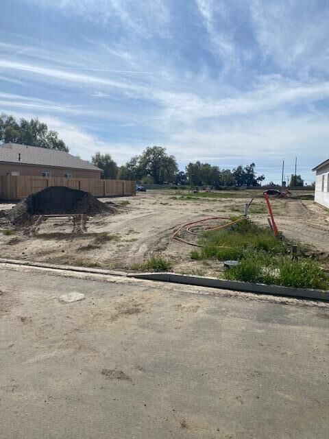 1173 S Creekside Place E  Porterville CA 93257 photo