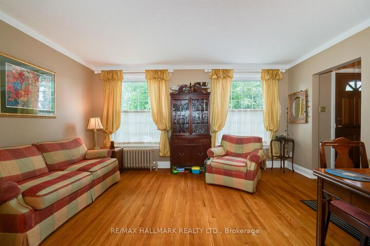 Property Photo: 42 Hunt Club Drive ON M1N 2X1