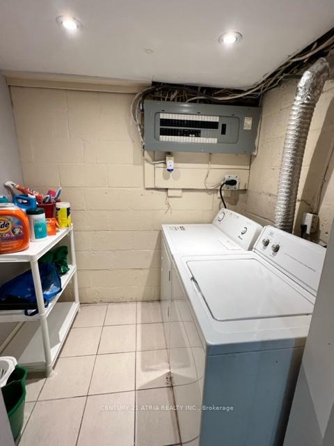 Photo de la propriété: 53 St. Quentin Avenue ON M1M 2M7