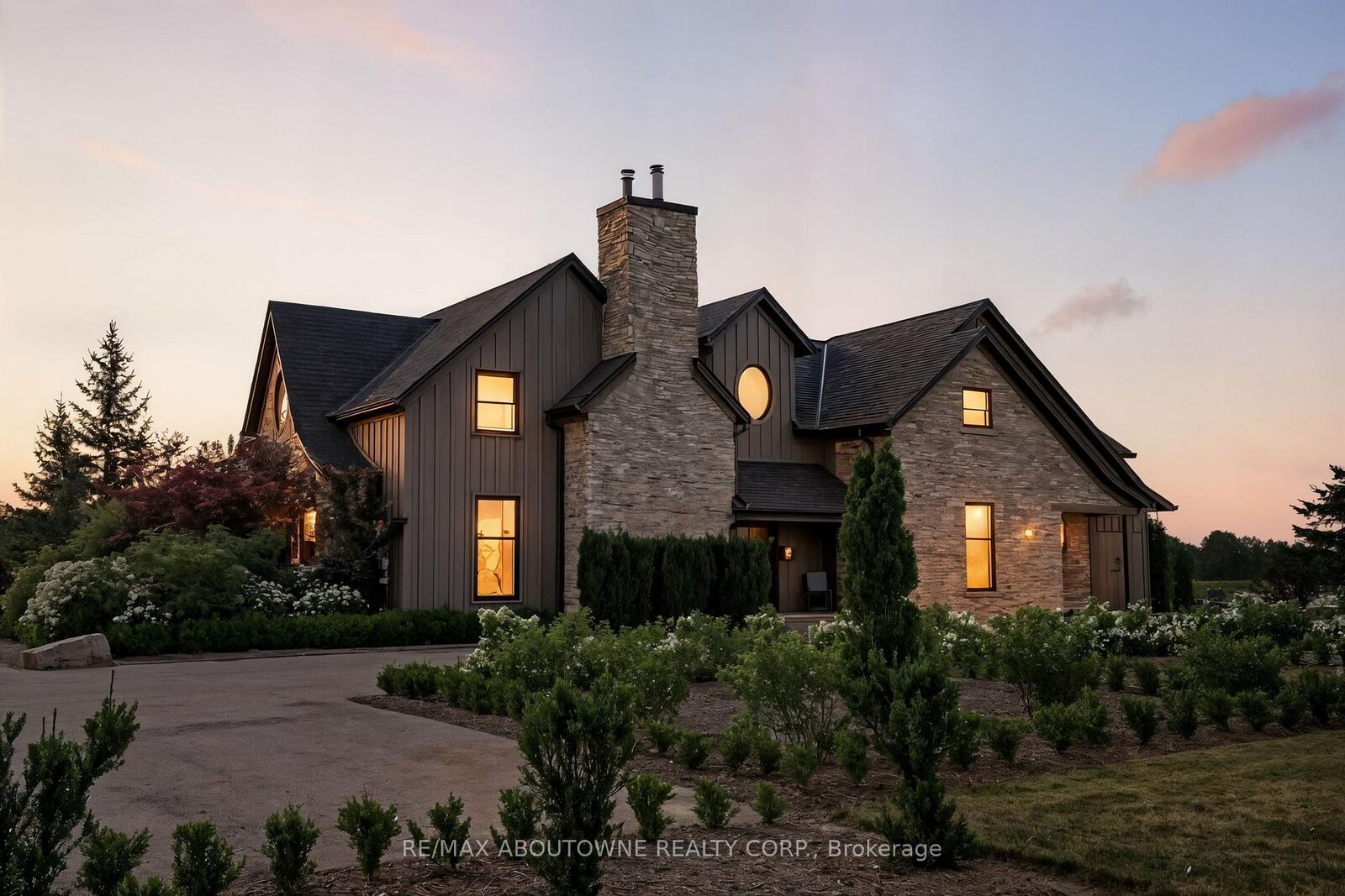 Property Photo: 8301 Leeming Road ON L0R 1W0