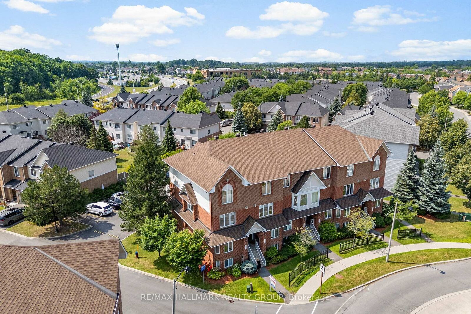 Property Photo: 282 Cresthaven Drive ON K2G 6W4