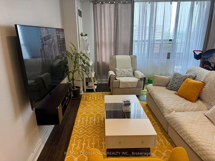 Property Photo: 2721 Victoria Park Avenue Ph01 ON M1T 3N6