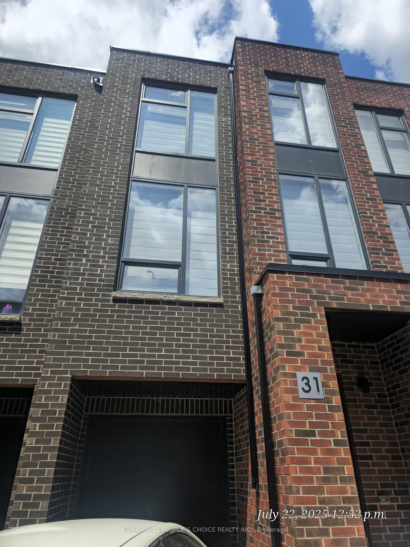 Photo de la propriété:  31 Desiree Place  ON L7E 2R7 