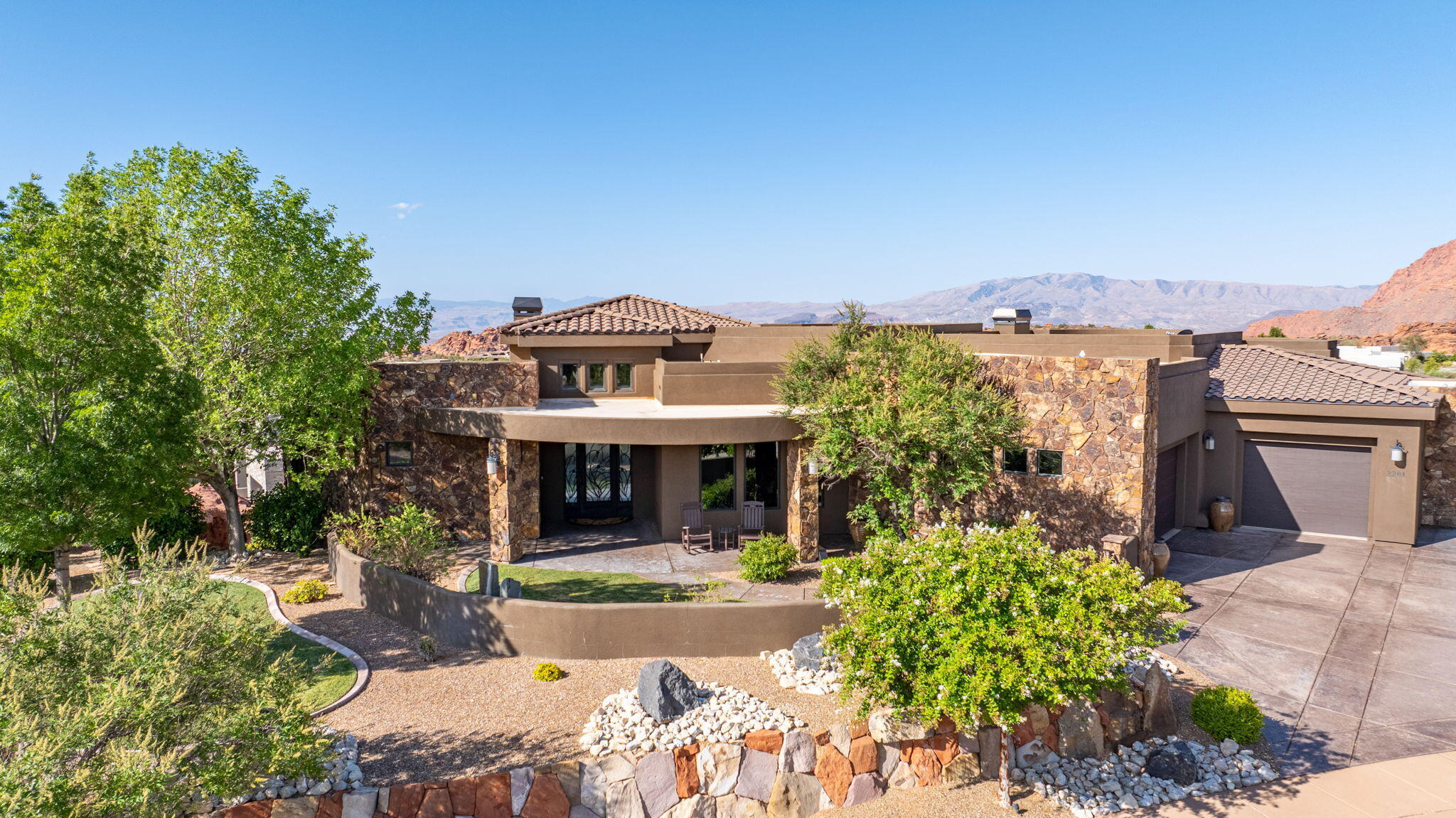 Property Photo:  2203 W Silver Cloud Dr  UT 84770 