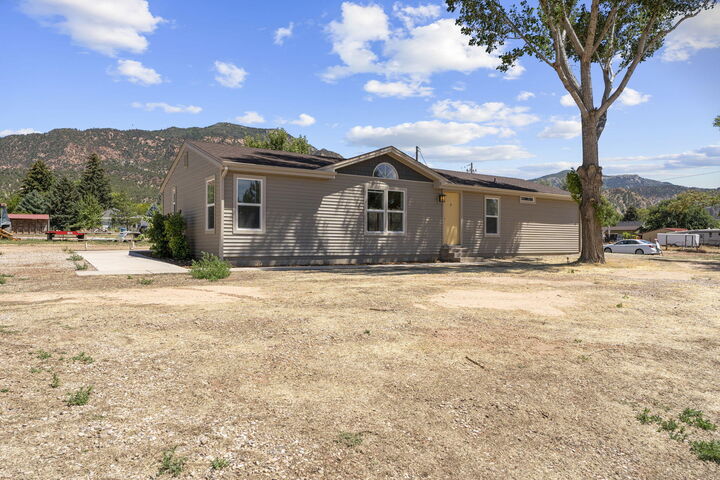 Property Photo: 184 W Center St UT 84742