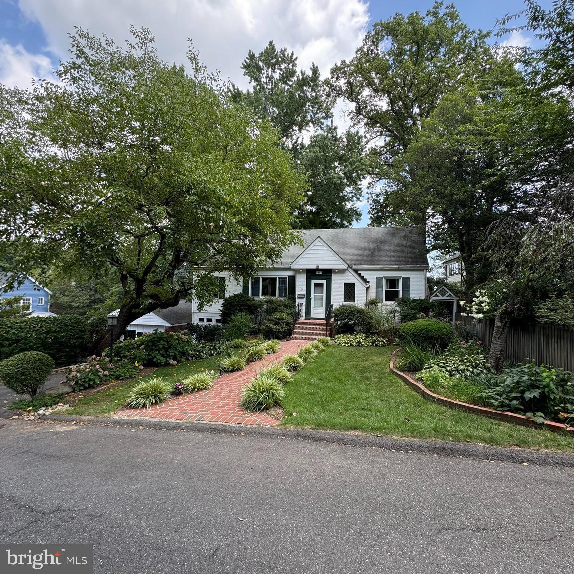 1811 N Wakefield Street  Arlington VA 22207 photo