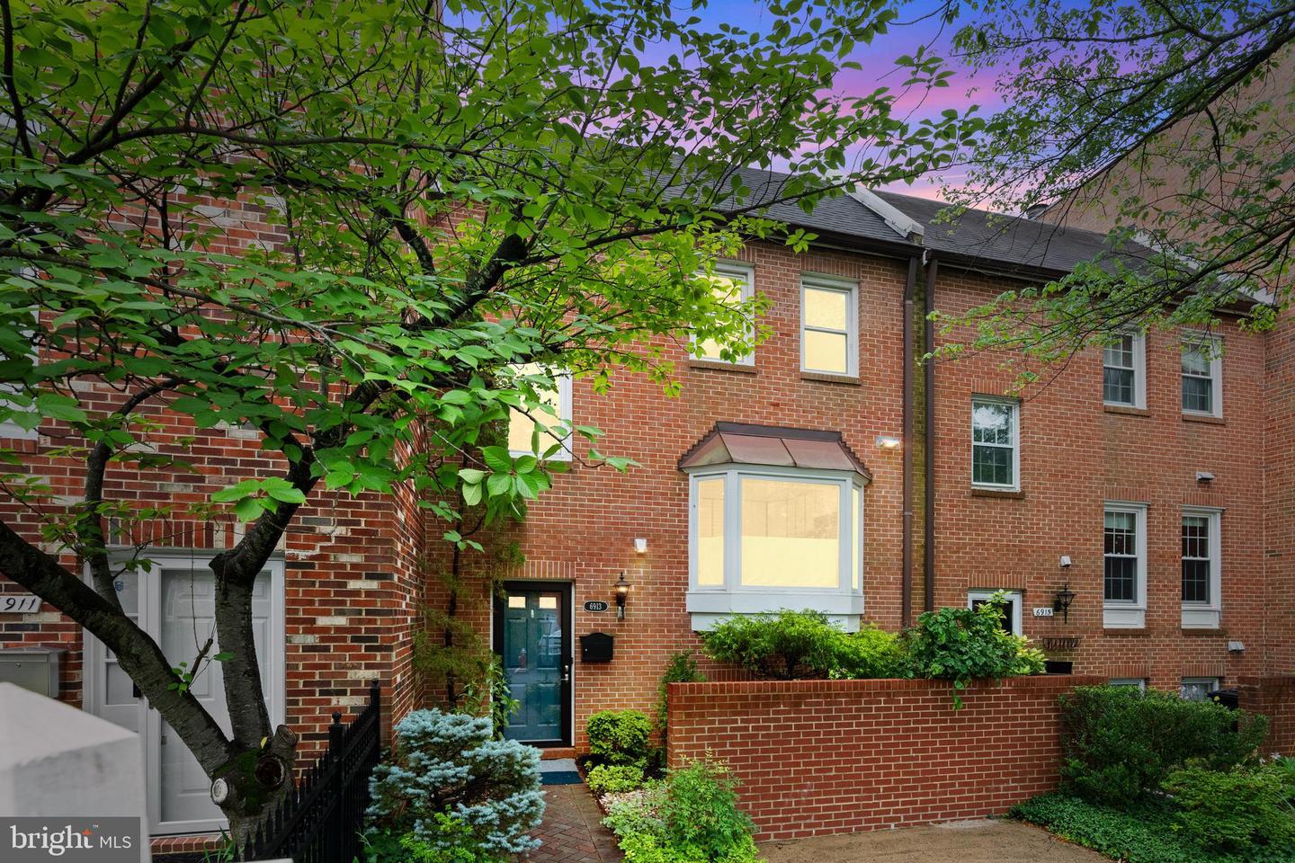 Property Photo: 6913 McLean Park Manor Court VA 22101