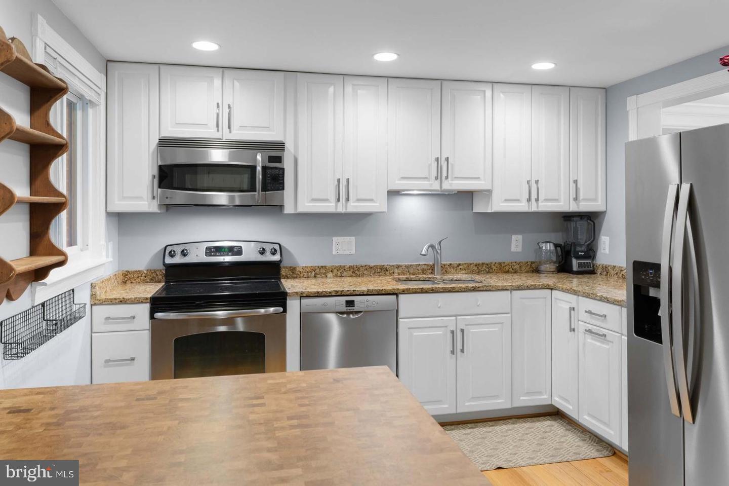Property Photo: 5818 Oak Ladder Court VA 22015