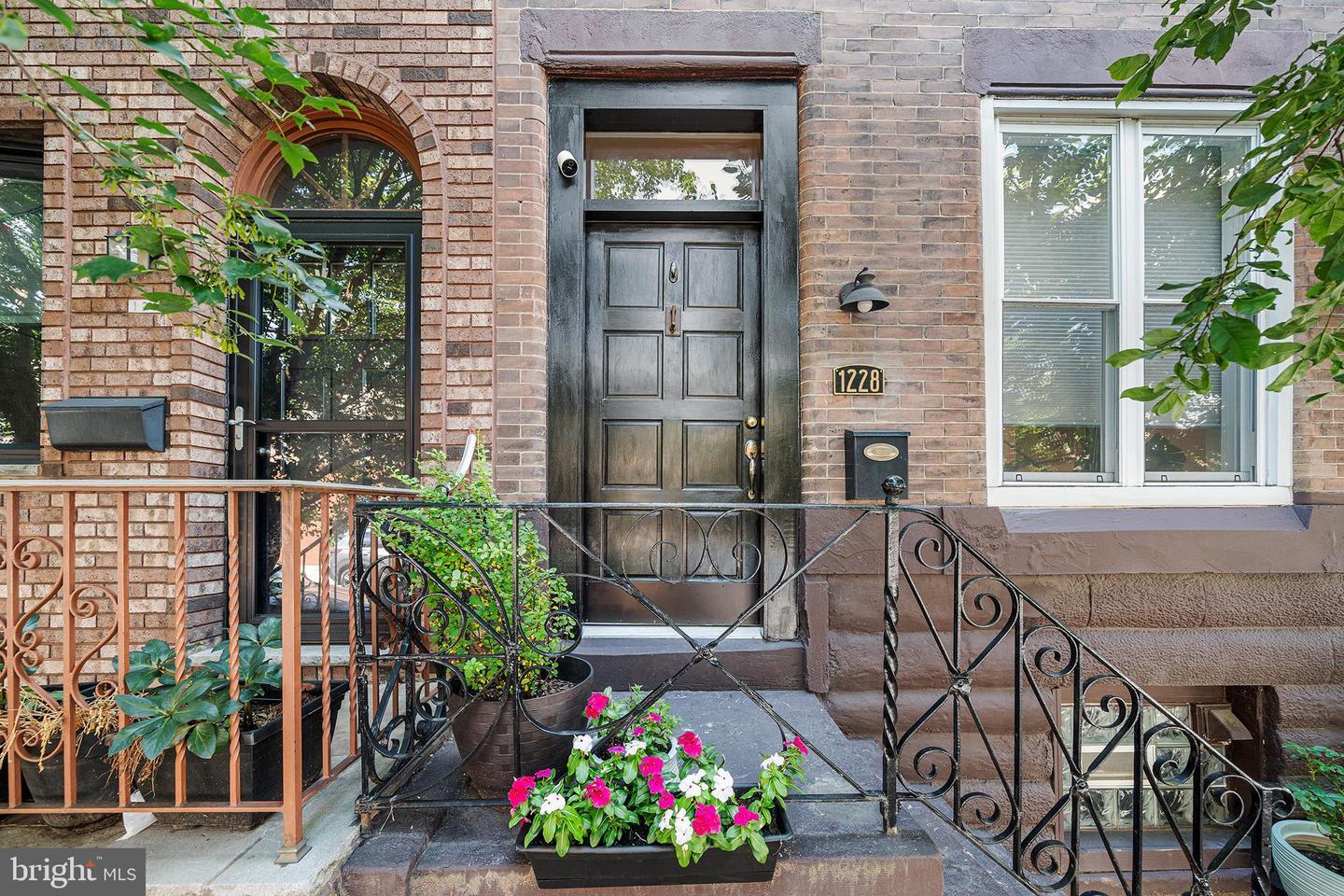1228 McKean Street  Philadelphia PA 19148 photo