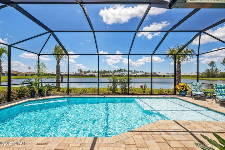 Property Photo: 8894 Coral Reef Way FL 32413