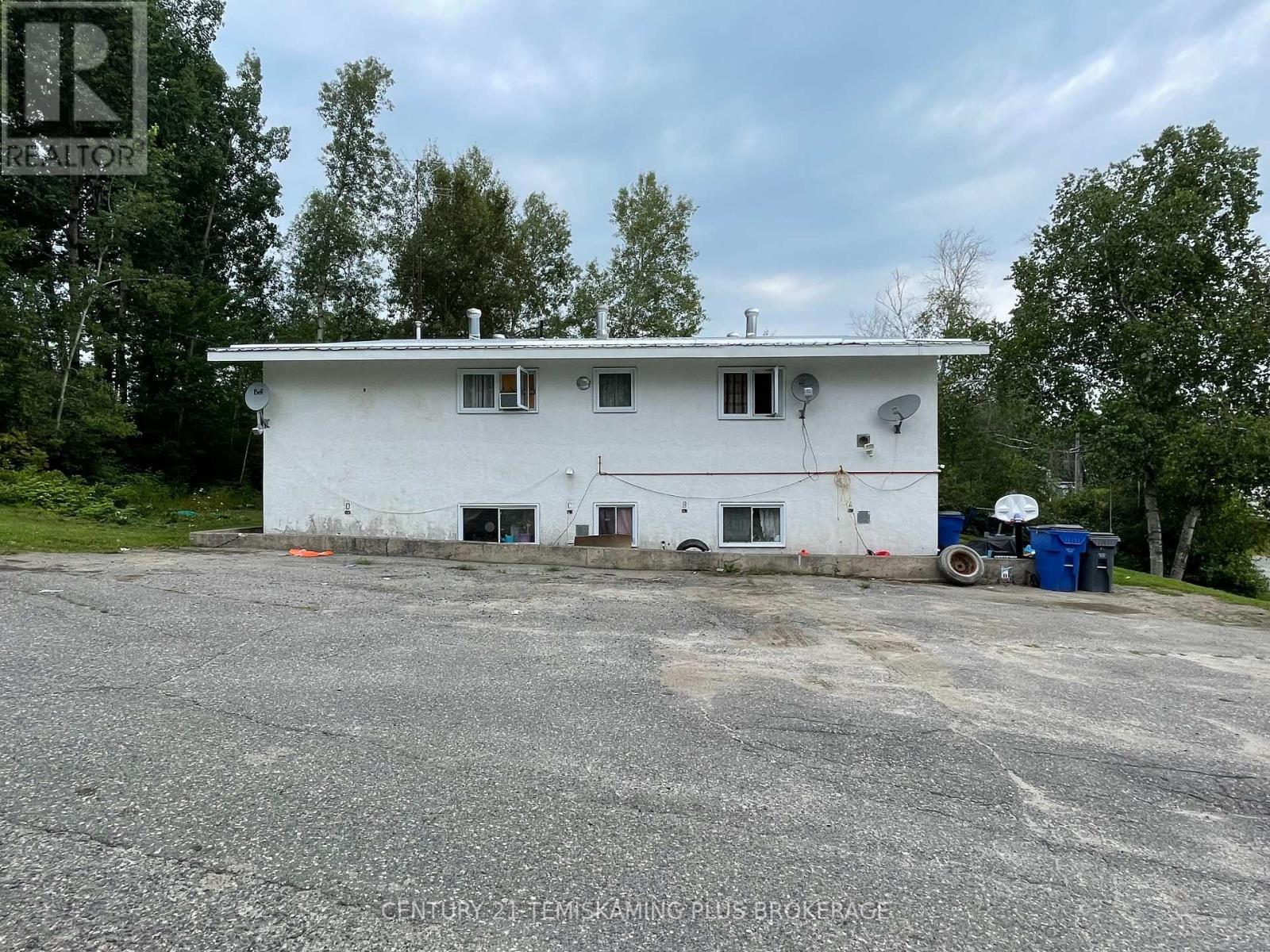 Photo de la propriété: 2 Pyrite Street ON P0J 1C0
