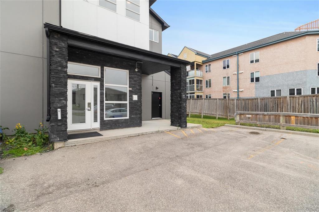 226 Grassie Boulevard  Winnipeg MB R2G 2L6 photo