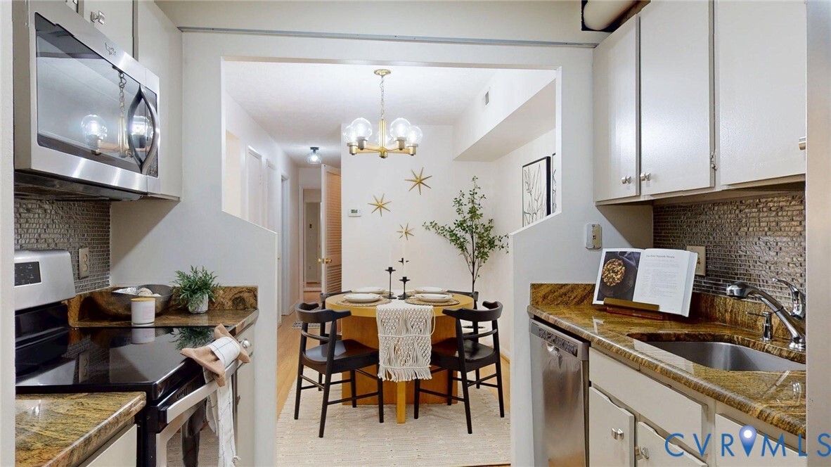 Property Photo: 2106 Turtle Run Drive 7 VA 23233