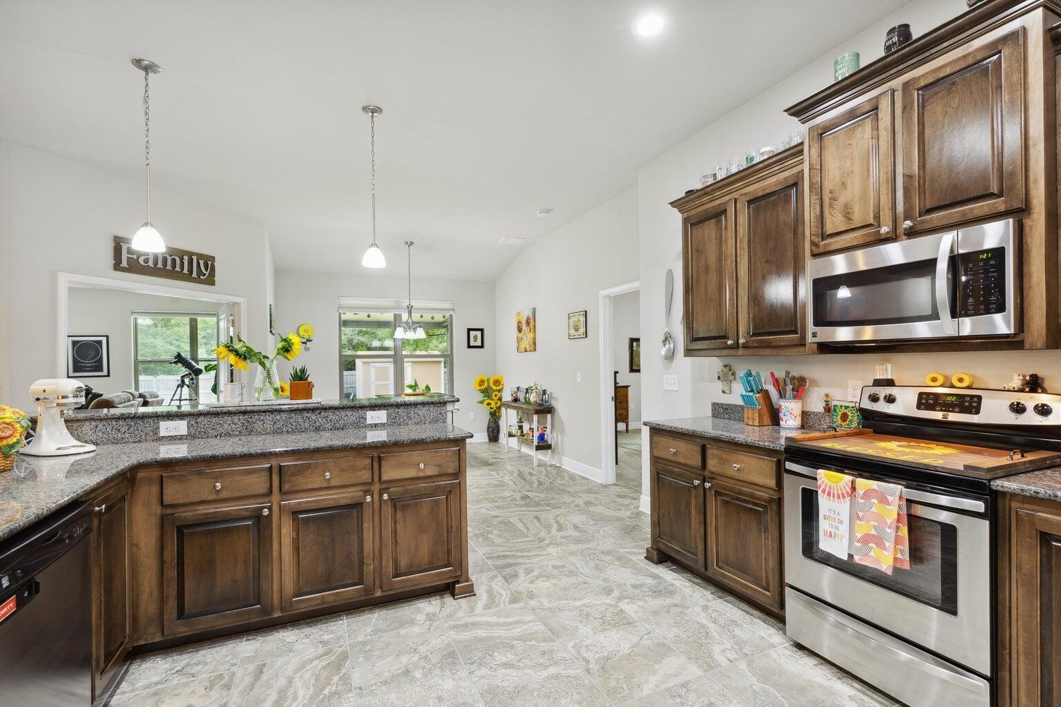 Property Photo: 5430 Jenee Court FL 32539