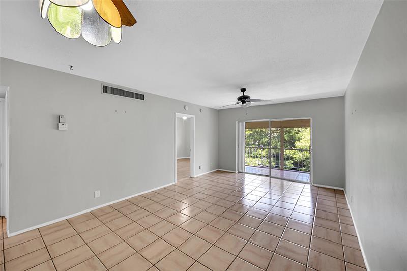 Property Photo: 1400 NE 55 St 208 FL 33334