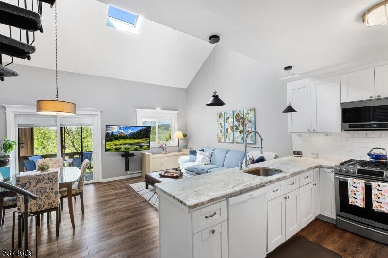 Property Photo:  1 Attitash Dr Unit 4  NJ 07462 