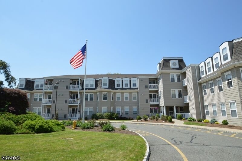 Property Photo:  21 Jenny Lind St Unit 20  NJ 07857 
