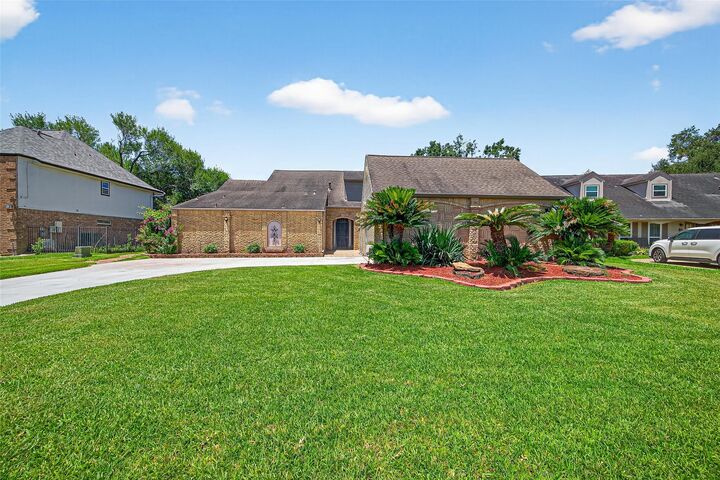 Property Photo: 3710 Point Clear Drive TX 77459