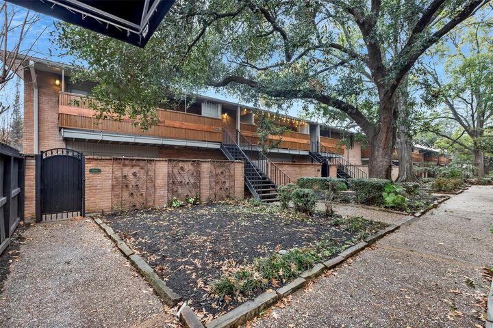 Property Photo: 3944 W Alabama Street 2 TX 77027