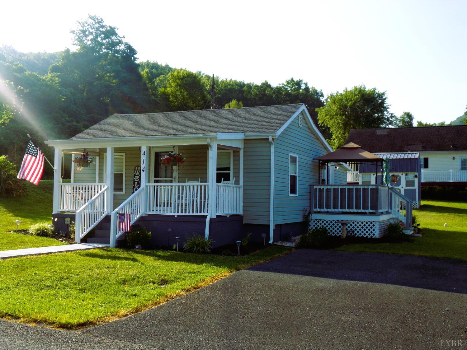 Property Photo: 414 E 3rd Street VA 24416