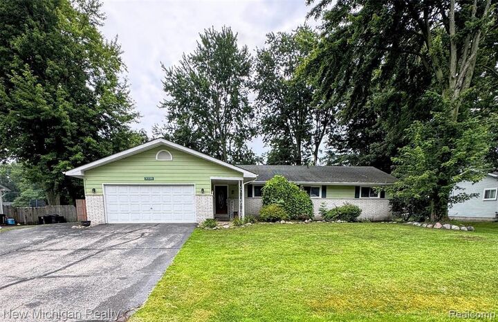 3239 N Shoreview Drive  Fort Gratiot MI 48059 2847 photo