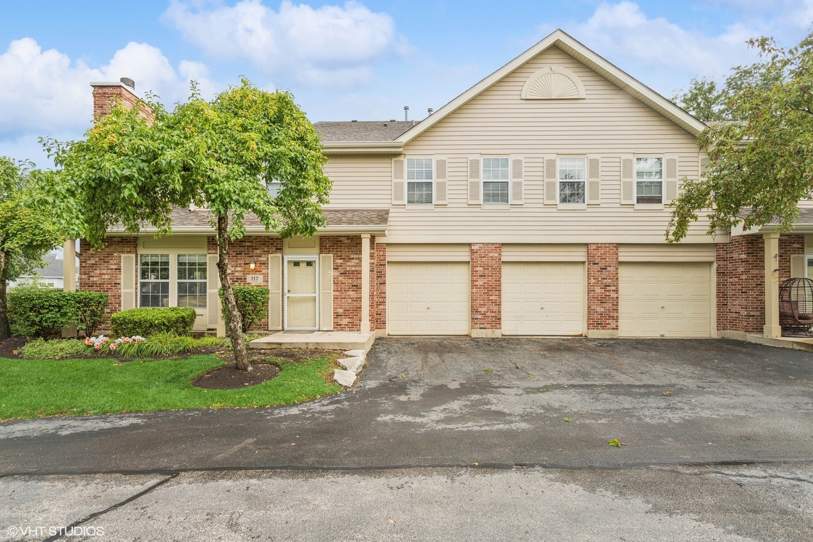 Property Photo: 117 Cammeron Court IL 60504