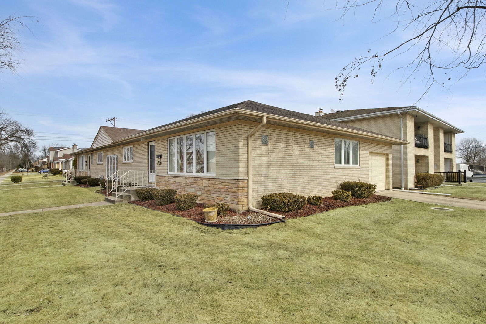 Property Photo: 2549 S 2nd Avenue IL 60546