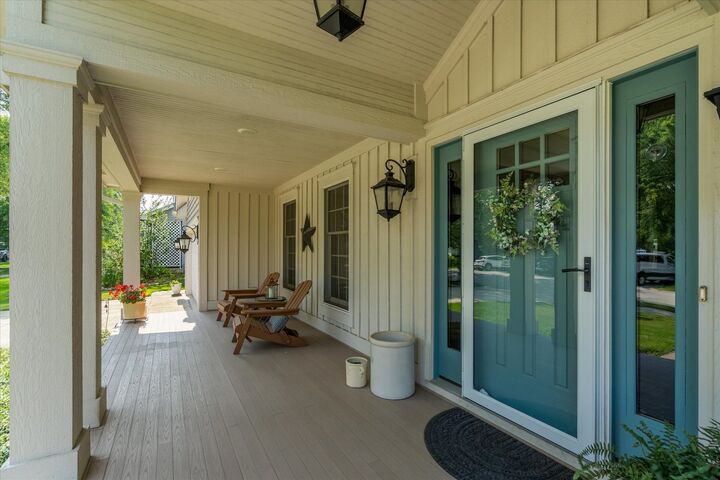Property Photo:  21 Windwood Court  IL 60554 