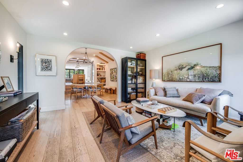 Property Photo:  760 Indiana Avenue  CA 90291 