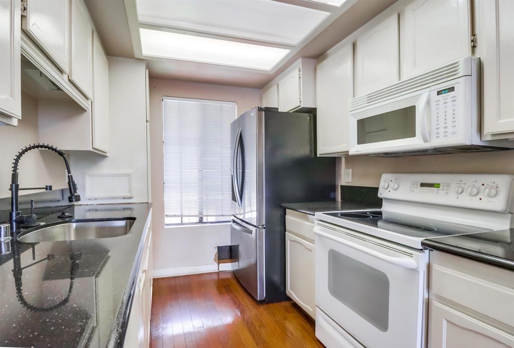 Property Photo:  2560 C Street 20  CA 92102 