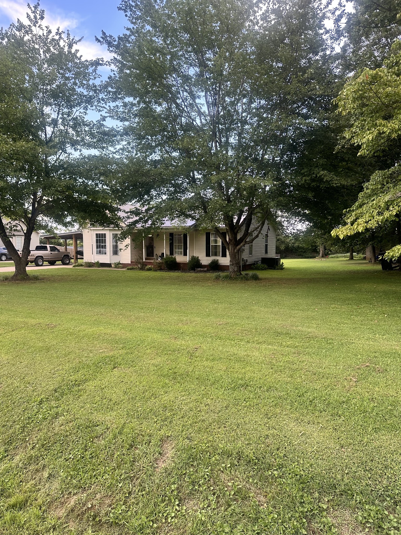 Property Photo:  110 E Laurel Dr  TN 38464 