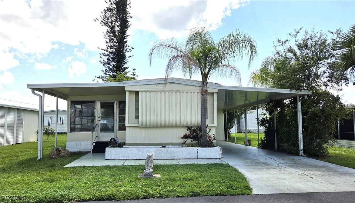 Property Photo:  623 Vista Drive  FL 33917 