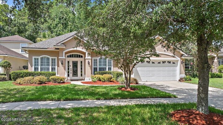 Property Photo: 1484 Barrington Circle FL 32092