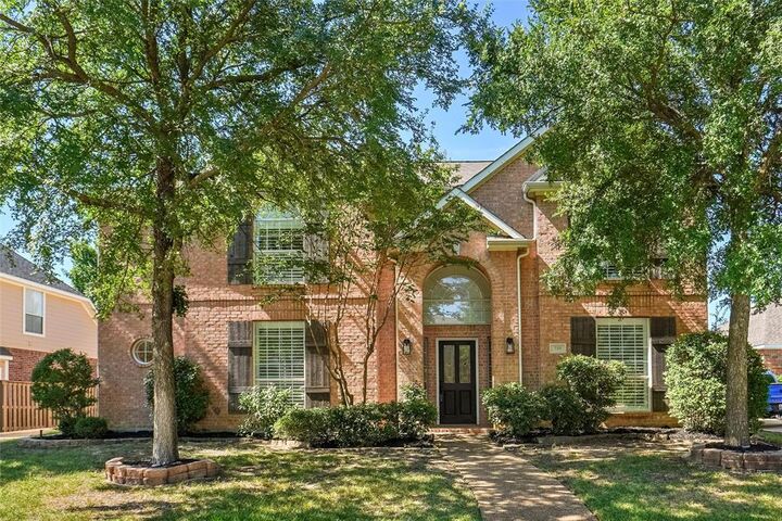 Property Photo: 719 Bryson Way TX 76092