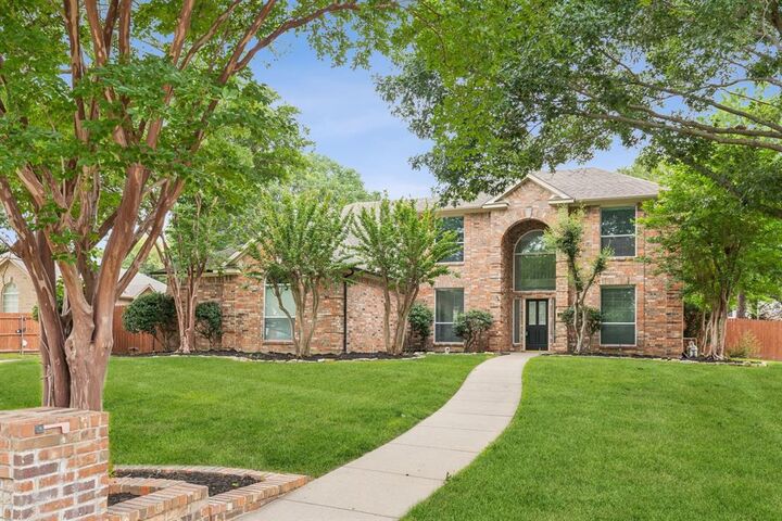 Property Photo: 302 Chestnut Cove Circle TX 76092