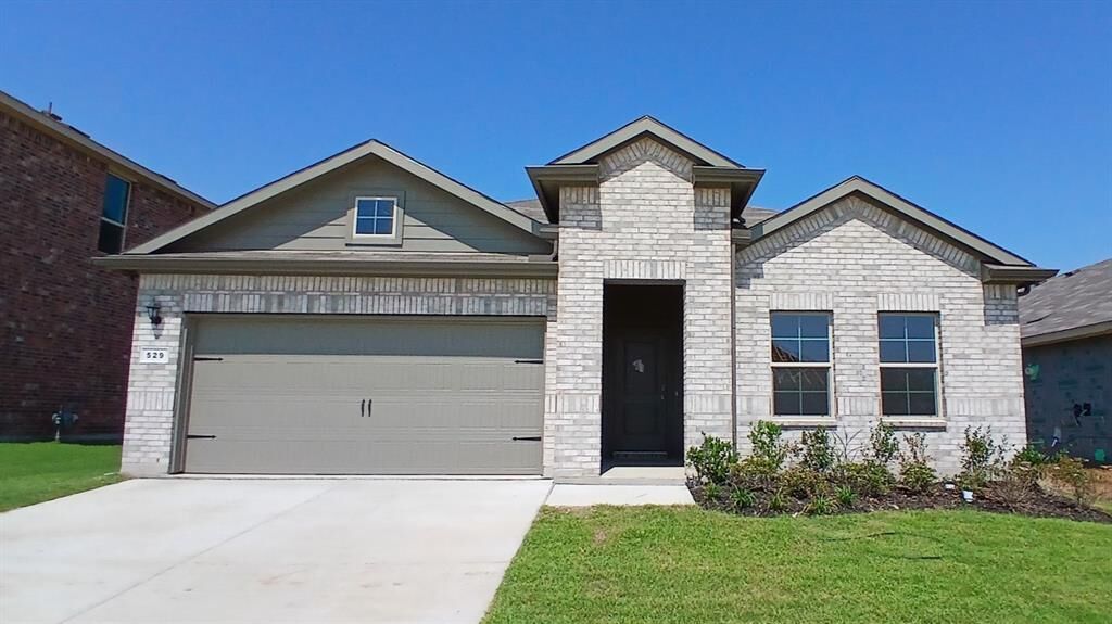 Property Photo: 521 Pendleton Avenue TX 76059