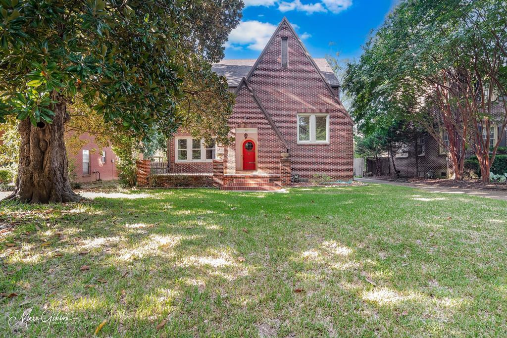 Property Photo:  919 Monrovia Street  LA 71106 