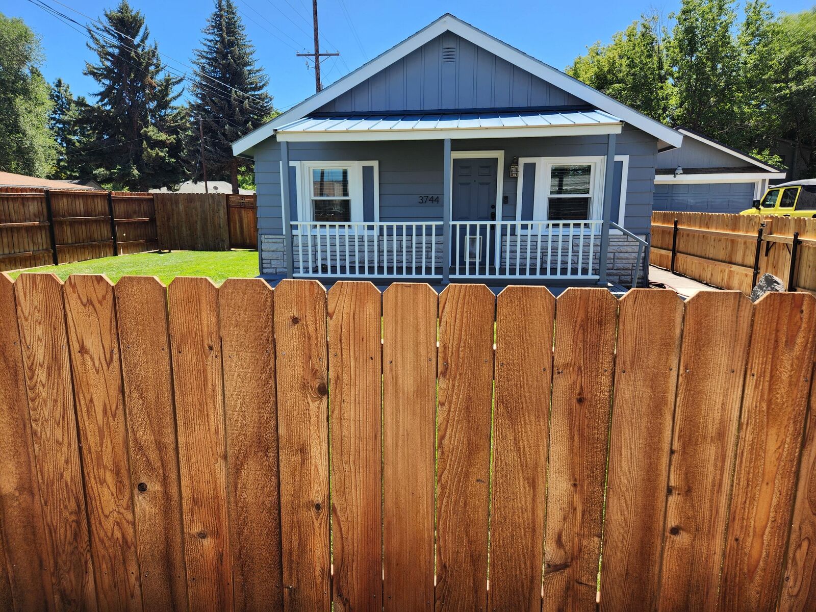 Property Photo: 3744 Laverne Avenue OR 97603