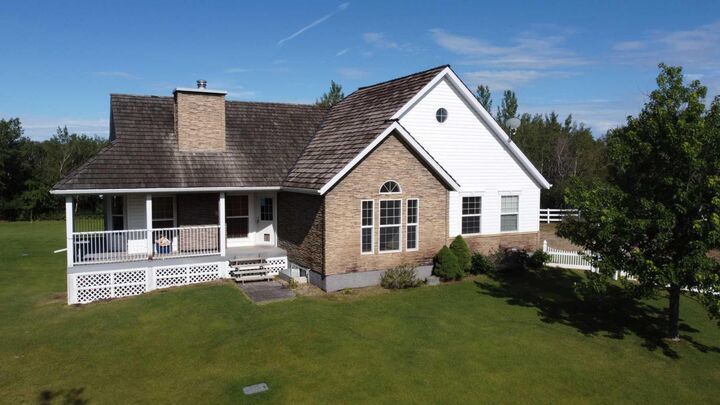 Property Photo: 6 Cedar Crescent AB T9W 1T2
