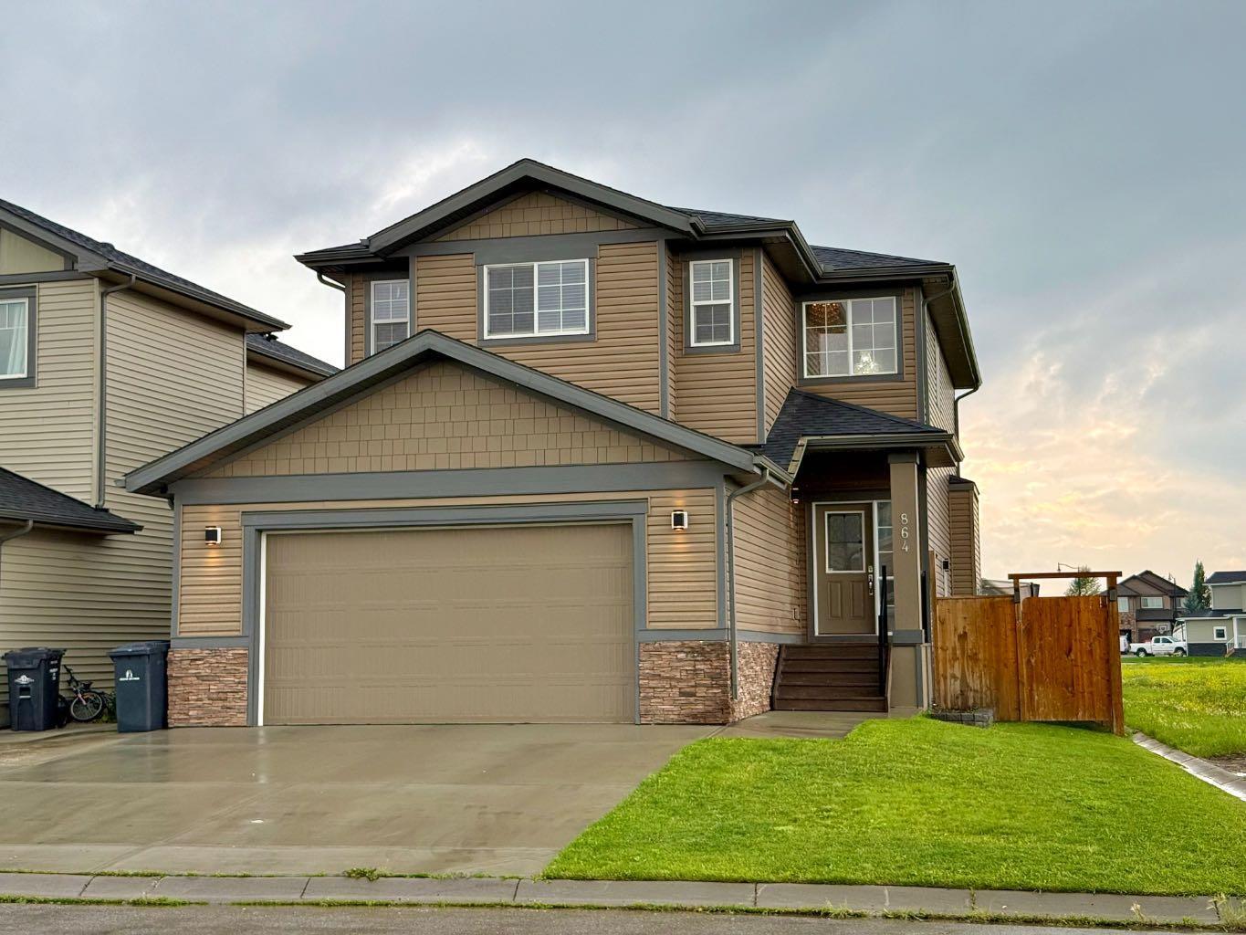 864 Hampshire Crescent NE  High River AB T1V 0E4 photo