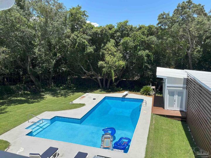 Property Photo: 68 Shoreline Dr FL 32561